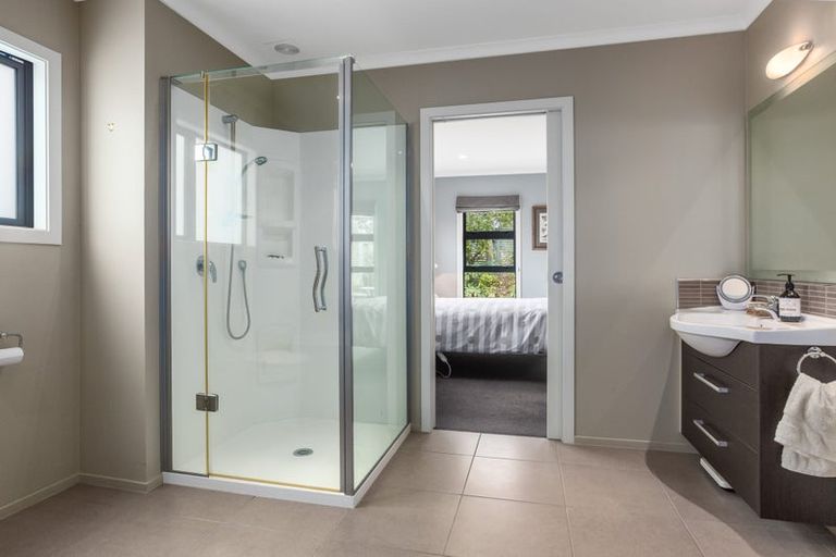 Photo of property in 9 Greenstone Place, Aotea, Porirua, 5024