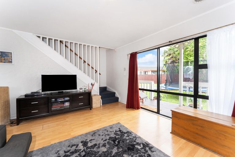 Photo of property in 1/24 Leven Lane, Totara Heights, Auckland, 2105