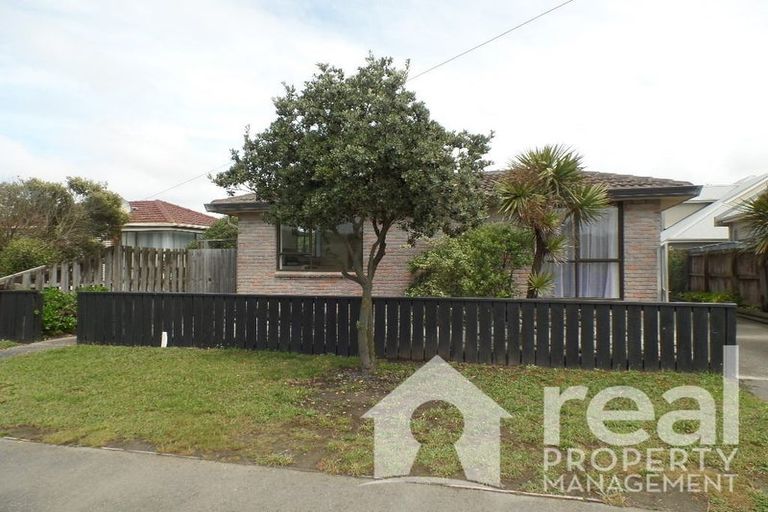 Photo of property in 54 Marine Parade, North New Brighton, Christchurch, 8083