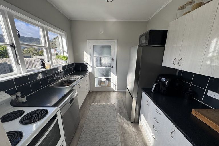 Photo of property in 10 Purser Grove, Fairfield, Lower Hutt, 5011