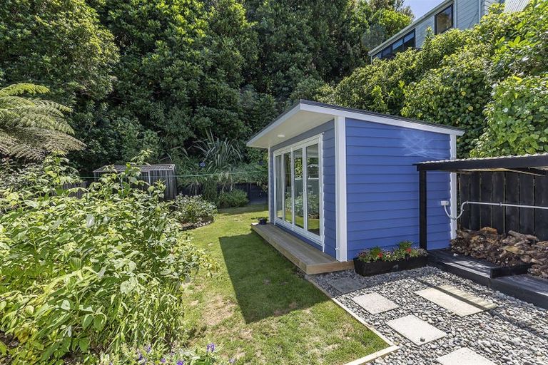 Photo of property in 65 Airlie Road, Plimmerton, Porirua, 5026