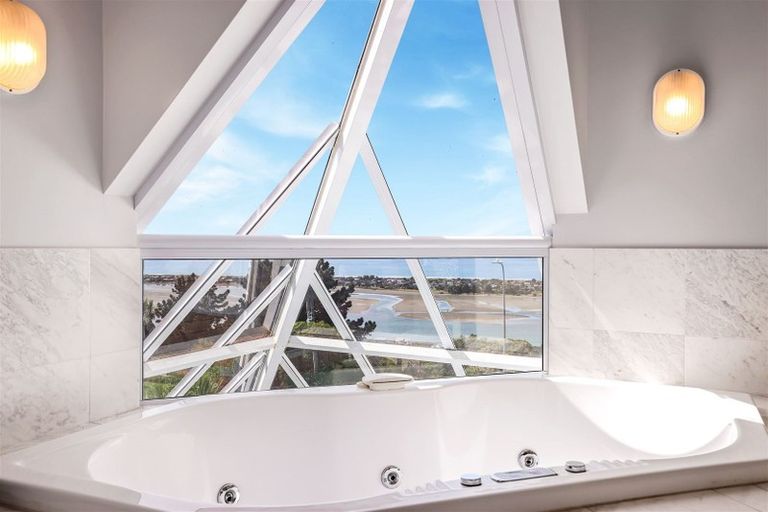 Photo of property in 9 Dunkeld Lane, Redcliffs, Christchurch, 8081