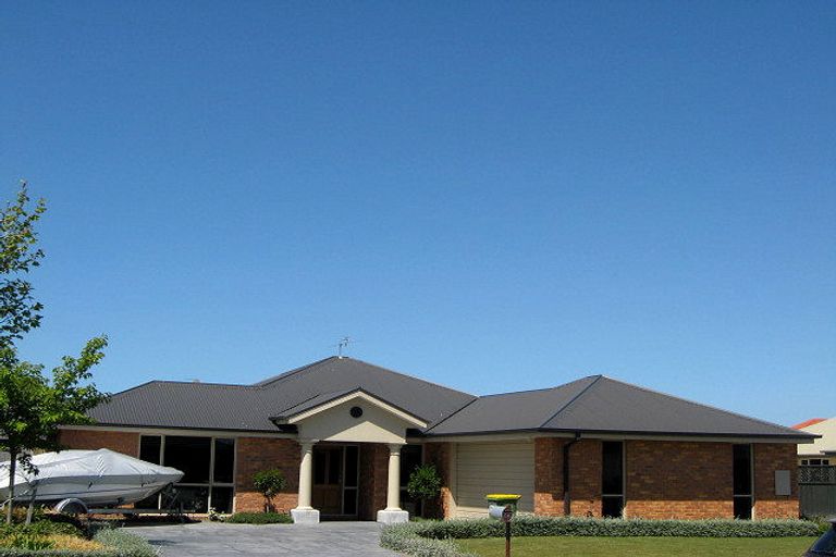 Photo of property in 64 Coolspring Way, Redwood, Christchurch, 8051