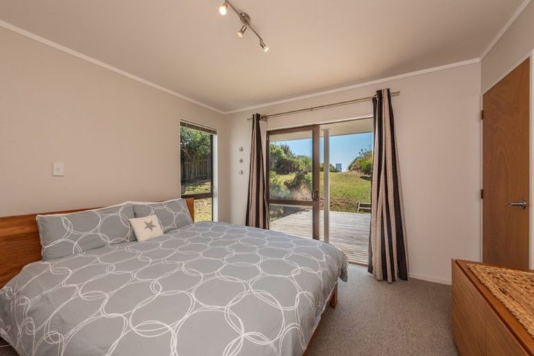 Photo of property in 91 Field Way, Waikanae Beach, Waikanae, 5036