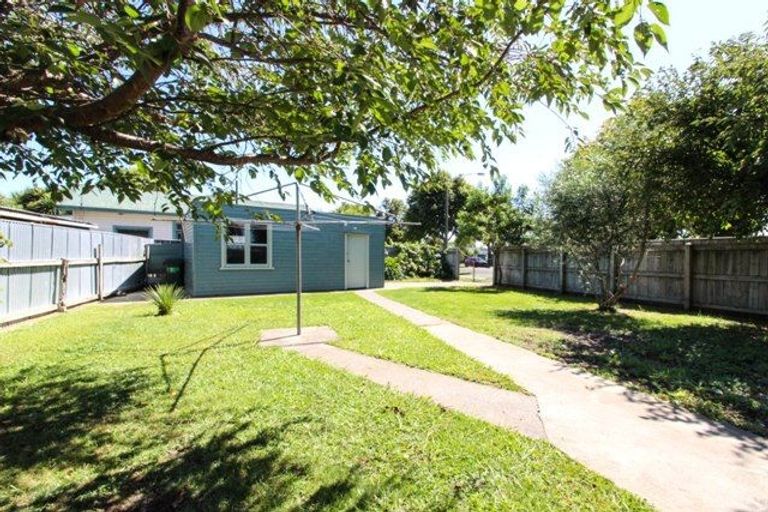 Photo of property in 1112 Caroline Road, Mayfair, Hastings, 4122