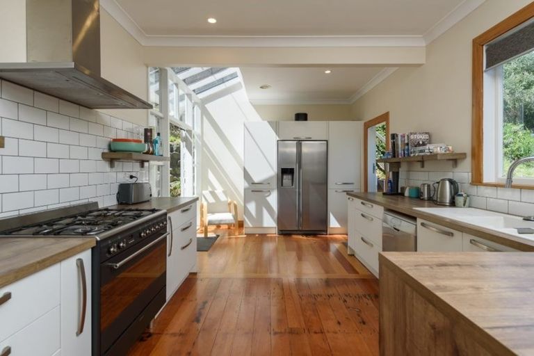 Photo of property in 144 Townsend Road, Miramar, Wellington, 6022