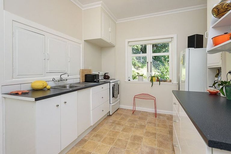 Photo of property in 33 Bentinck Avenue, Strathmore Park, Wellington, 6022