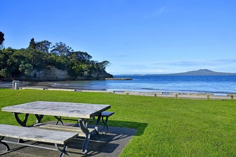 Photo of property in 2/18 Parr Terrace, Castor Bay, Auckland, 0620