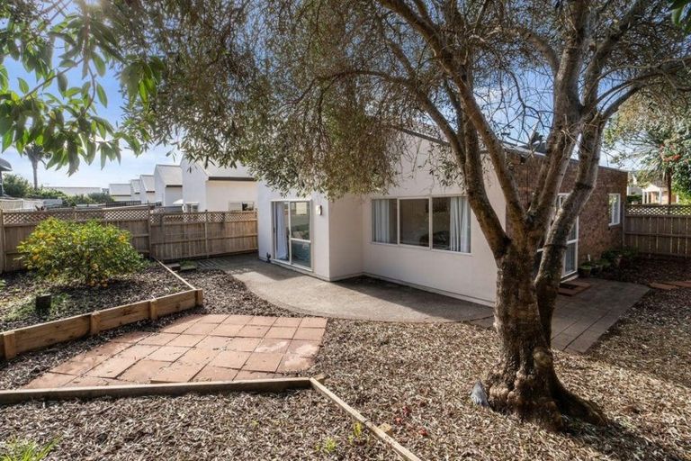 Photo of property in 1/16 Vinograd Drive, Te Atatu Peninsula, Auckland, 0610