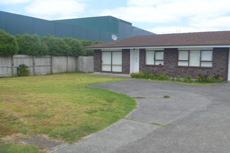 Photo of property in 2/2 Walter Strevens Drive, Conifer Grove, Takanini, 2112