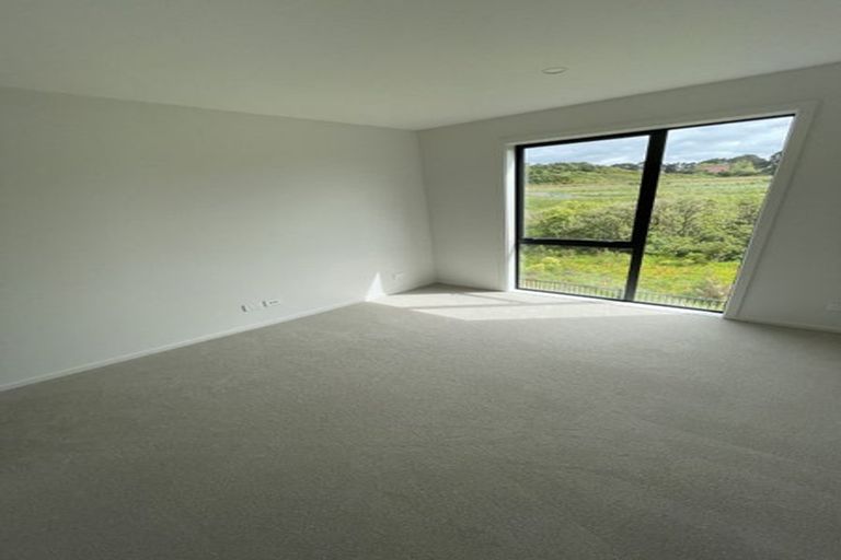 Photo of property in 42 Koreke Close, Kenepuru, Porirua, 5022