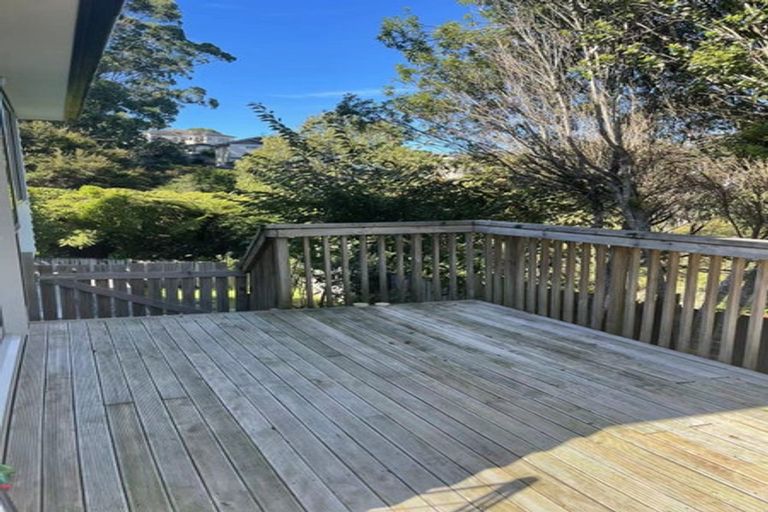 Photo of property in 30 Namsan Close, Fairview Heights, Auckland, 0632