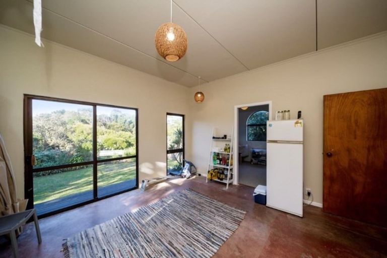 Photo of property in 10 Messenger Terrace, Oakura, 4314