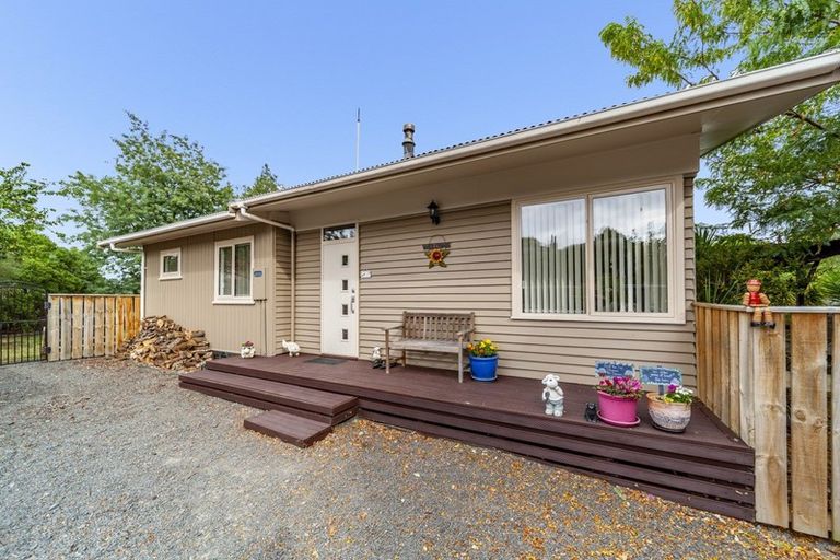 Photo of property in 30 Higginson Street, Otane, 4202