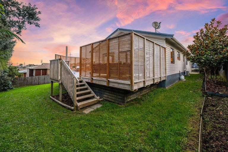 Photo of property in 25 Broadfield Street, Massey, Auckland, 0614