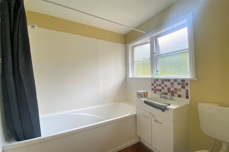Photo of property in 3 Montgomery Avenue, Karori, Wellington, 6012