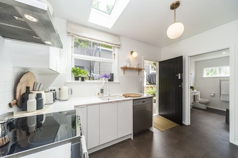 Photo of property in 29 Patanga Crescent, Thorndon, Wellington, 6011