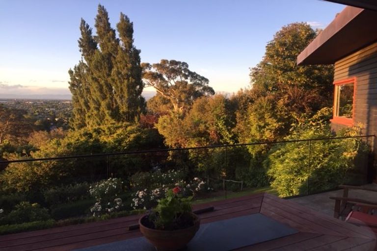 Photo of property in 16 Sherwood Lane, Cashmere, Christchurch, 8022