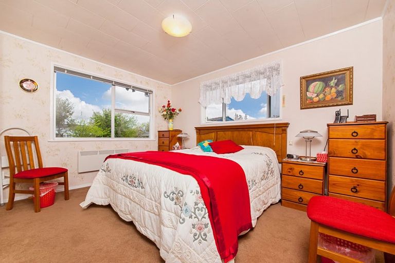 Photo of property in 29 Felgrove Street, Glendene, Auckland, 0602