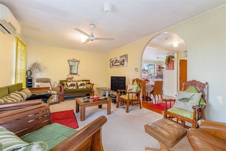 Photo of property in 5 Kapiti Place, Sunnynook, Auckland, 0620