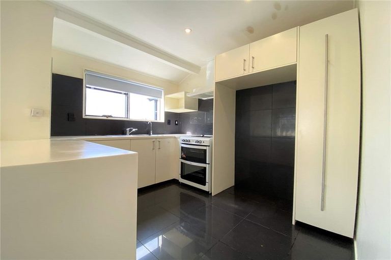 Photo of property in 1/39 Sunnynook Road, Forrest Hill, Auckland, 0620