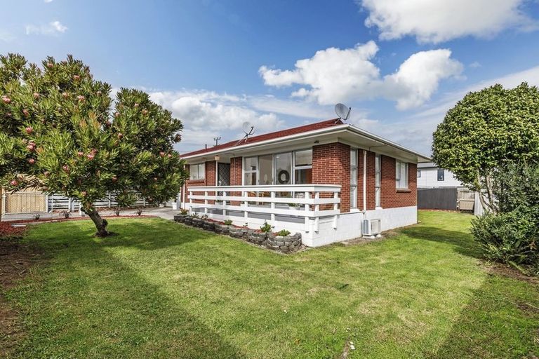 Photo of property in 2 Border Road, Henderson, Auckland, 0612