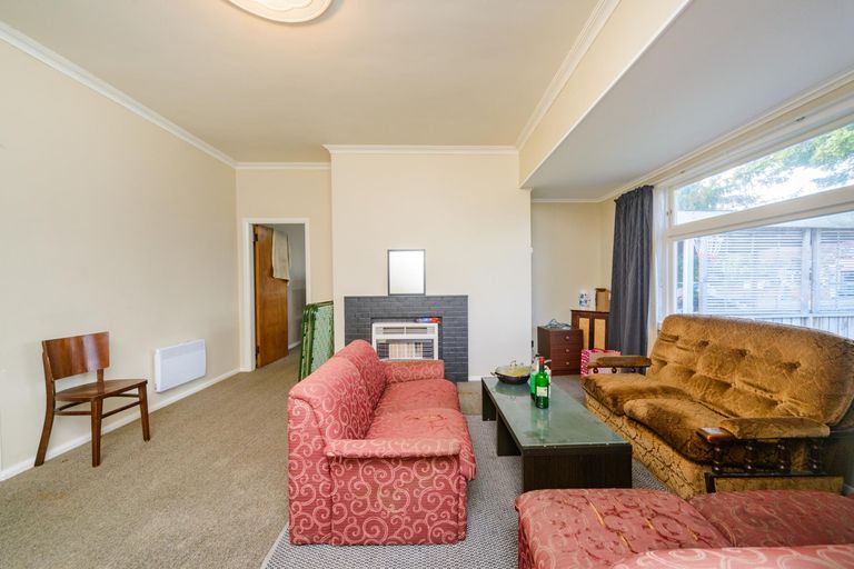 Photo of property in 5 Pahiatua Street, Hokowhitu, Palmerston North, 4410