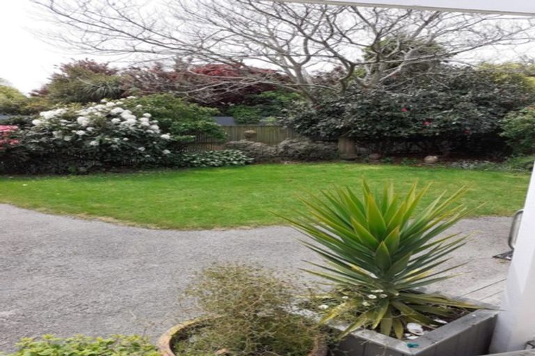 Photo of property in 30 Pinehurst Crescent, Russley, Christchurch, 8042