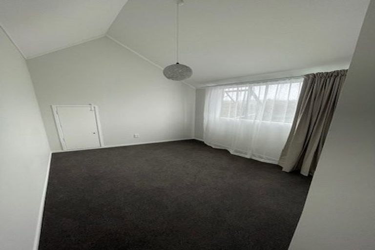 Photo of property in 12 Fresil Lane, Massey, Auckland, 0614