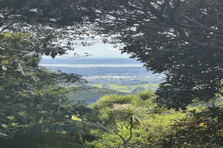 Photo of property in 905 West Coast Road, Waiatarua, Auckland, 0604