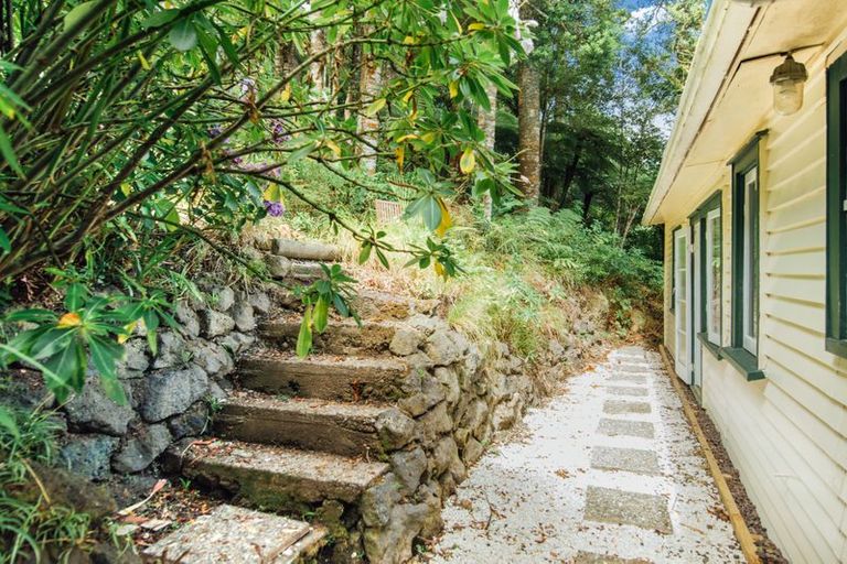 Photo of property in 103 Laingholm Drive, Laingholm, Auckland, 0604