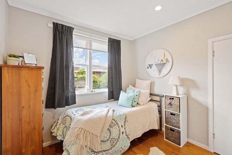 Photo of property in 1/12 Wolsley Avenue, Milford, Auckland, 0620