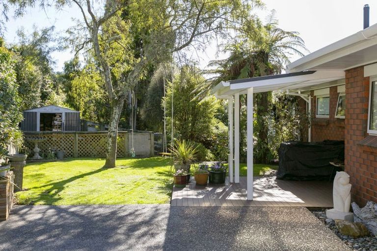 Photo of property in 2/13 Scenic Heights, Acacia Bay, Taupo, 3330