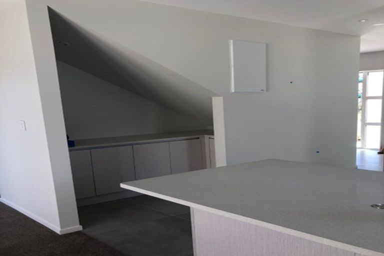 Photo of property in 2 Riroriro Close, Papakura, 2110