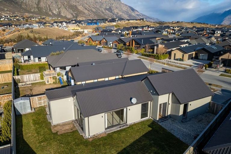 Photo of property in 10 Ward Street, Jacks Point, Queenstown, 9371