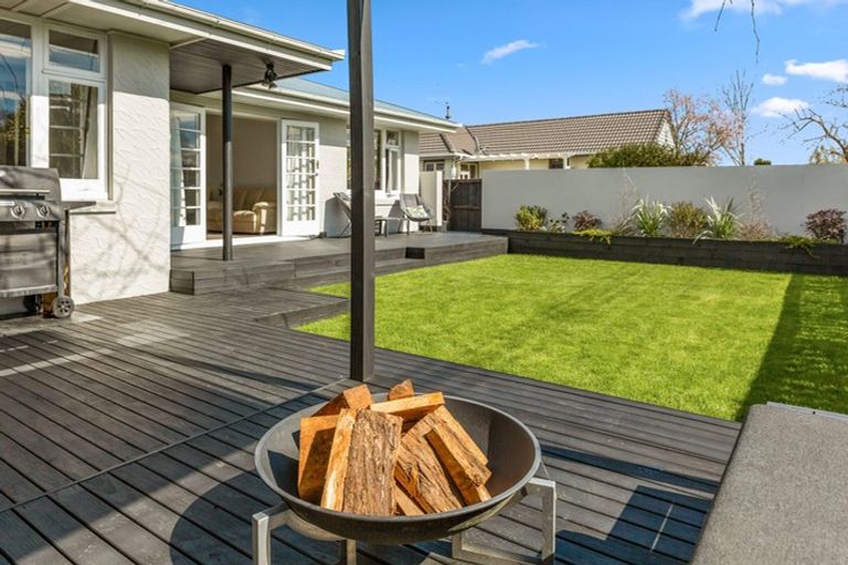 Photo of property in 16 Dinton Street, Russley, Christchurch, 8042