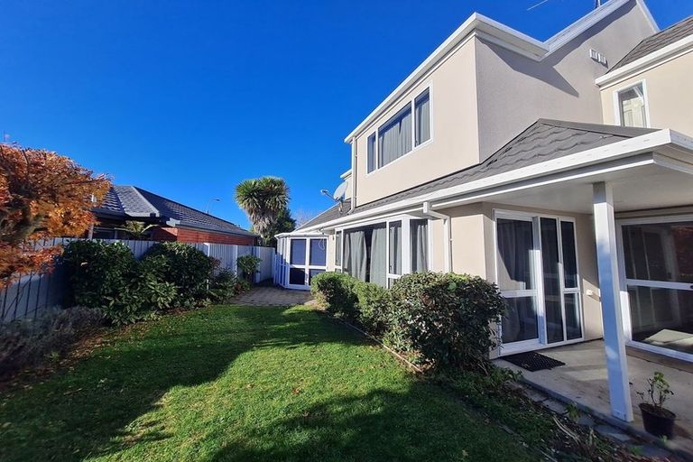 Photo of property in 2 Hatfield Place, Avonhead, Christchurch, 8042