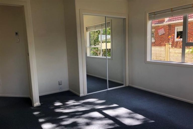 Photo of property in 25 Roberts Avenue, Bayswater, Auckland, 0622