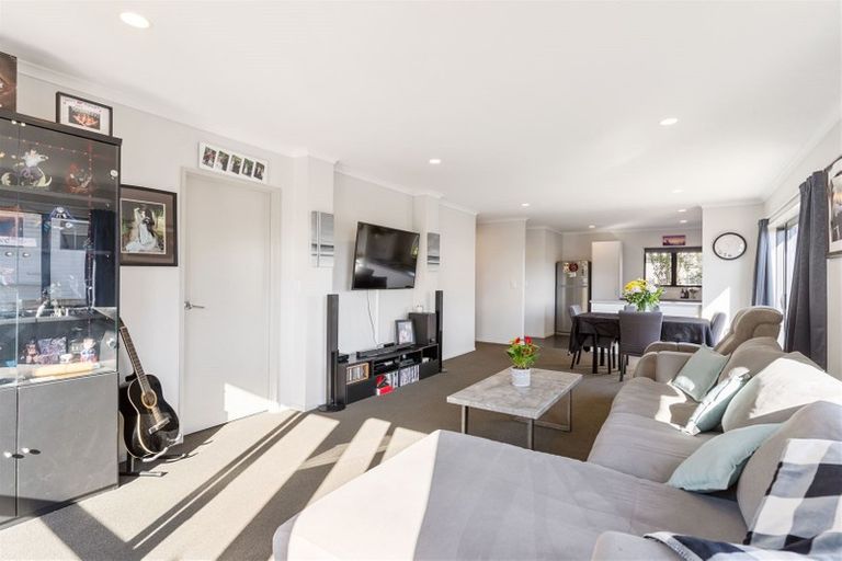 Photo of property in 68 Claverdon Drive, Massey, Auckland, 0614