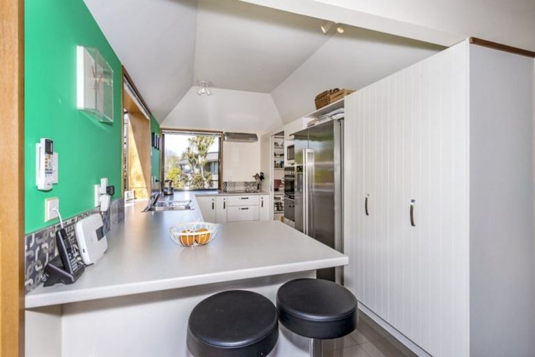 Photo of property in 2/27 Dovedale Avenue, Ilam, Christchurch, 8041