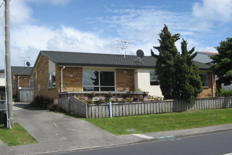 Photo of property in 2/926 Whangaparaoa Road, Manly, Whangaparaoa, 0930