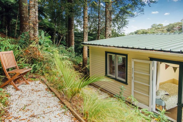 Photo of property in 103 Laingholm Drive, Laingholm, Auckland, 0604