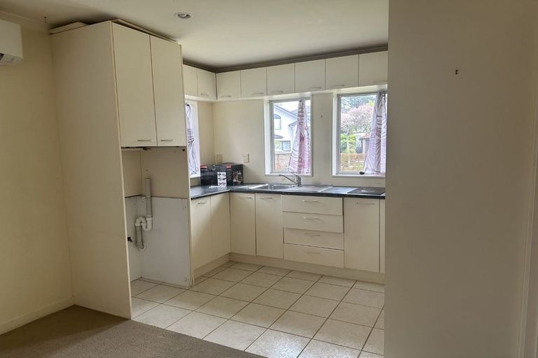 Photo of property in 12 Malin Place, Pinehill, Auckland, 0632