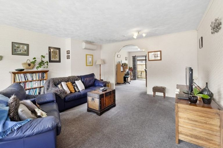 Photo of property in 108 Oxford Street, Tawa, Wellington, 5028