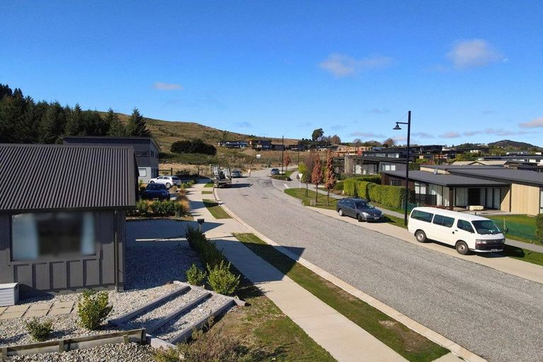 Photo of property in 66 Kirimoko Crescent, Wanaka, 9305