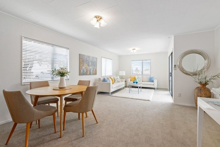 Photo of property in 1/41 Barbados Drive, Unsworth Heights, Auckland, 0632