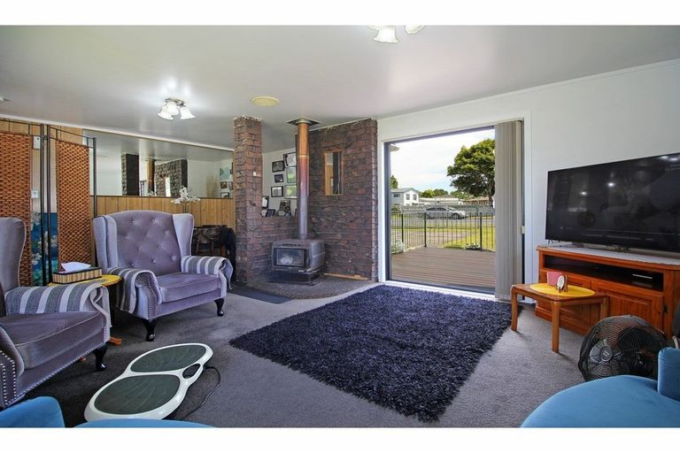 Photo of property in 130 Mahia Road, Wattle Downs, Auckland, 2103