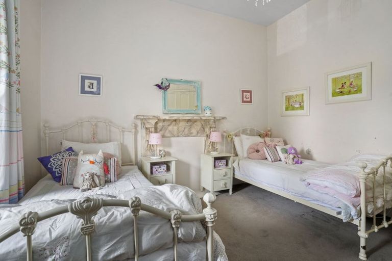 Photo of property in 96 Holly Road, St Albans, Christchurch, 8014