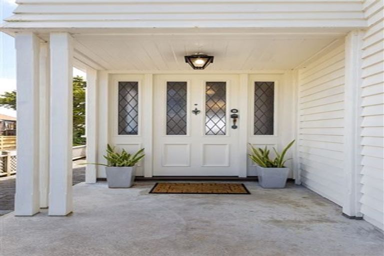 Photo of property in 14a Norwood Road, Bayswater, Auckland, 0622