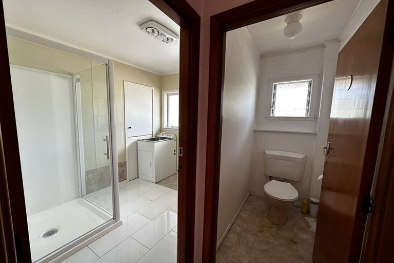 Photo of property in 42 Ocean View Road, Northcote, Auckland, 0627